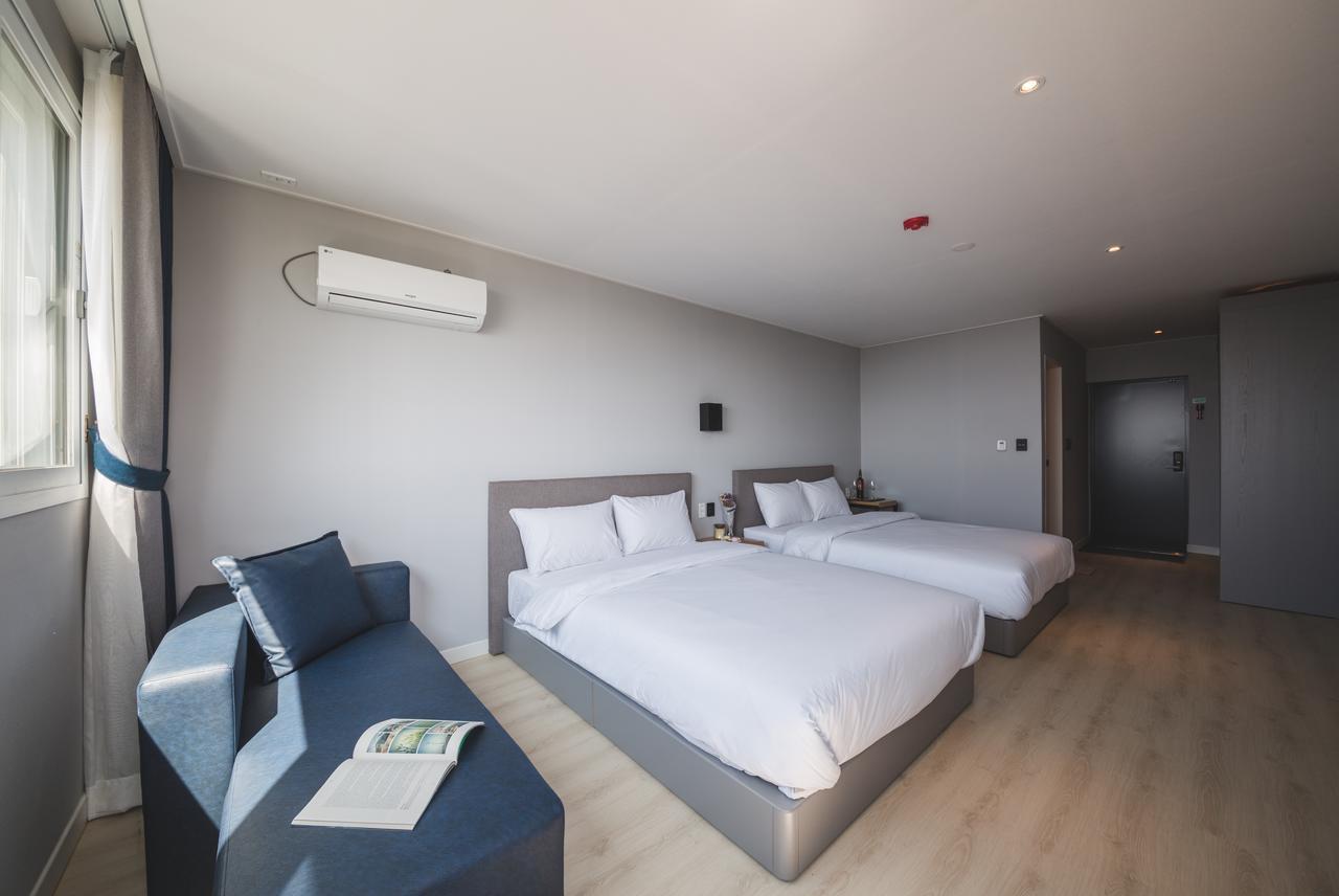 Sallys Jeju Hotel Exterior photo