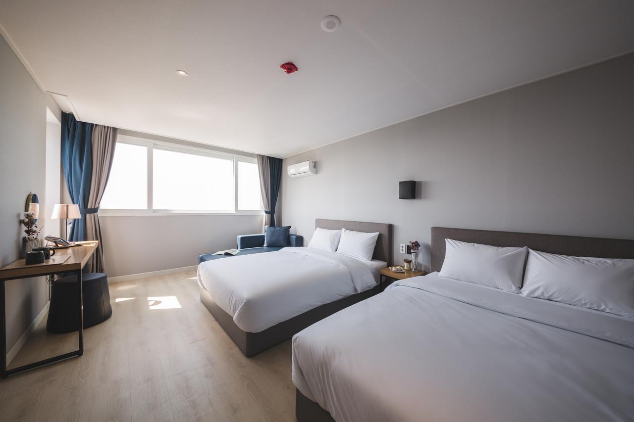 Sallys Jeju Hotel Exterior photo